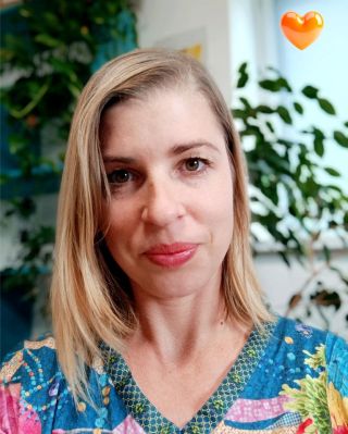 Ahoj 🧡 jsem Hanka a tvořím e-shop Ambar.cz. Marketingoví experti říkají, že když chceme prodávat, musíme ukazovat svoji...